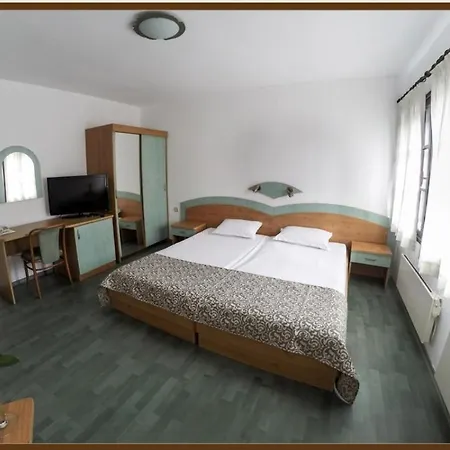 Семеен Хотел Зограф /Zograf Hotel Triawna